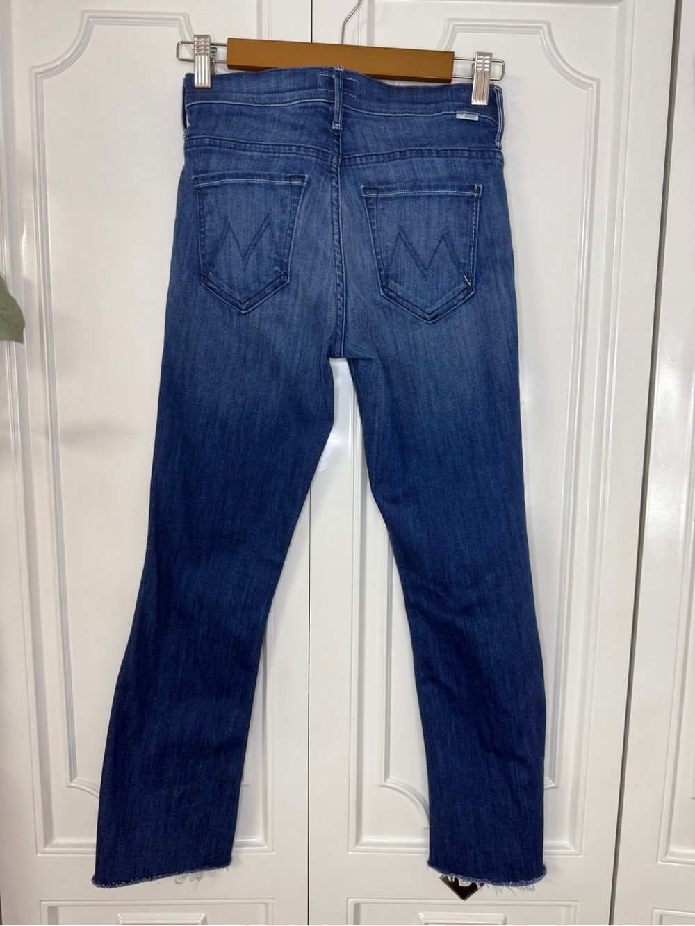 MOTHER Women's The Insider Crop Step Fray Jeans with Raw Hem - Picture 3 of 6